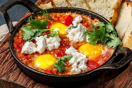 Яичница шакшука