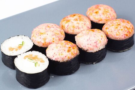 Запеченный ролл с лососем