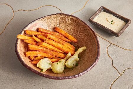 Батат фри с вешенками и трюфельный соус