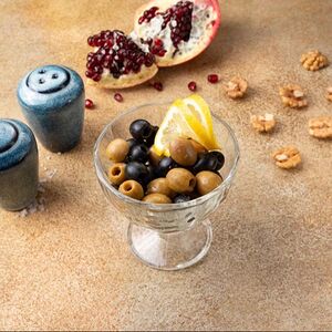 Маслины и оливки