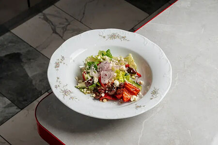 Греческий салат с сыром брынза