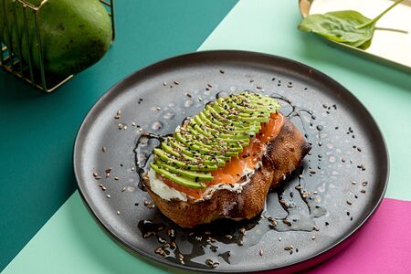 Брускетта с лососем