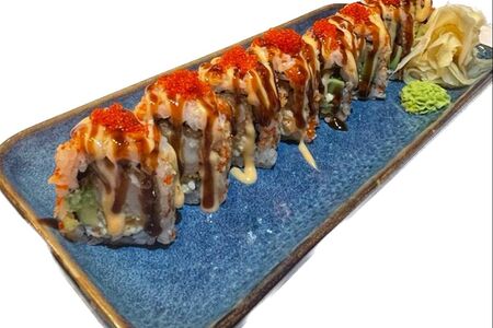 Ролл с крабом и хрустящей креветкой