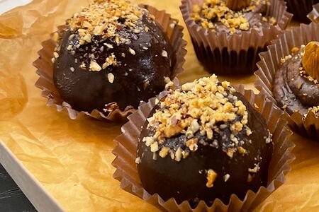 Конфета-финик, грецкий орех