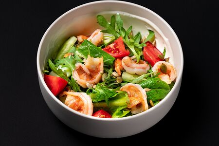 Зеленый салат с креветками