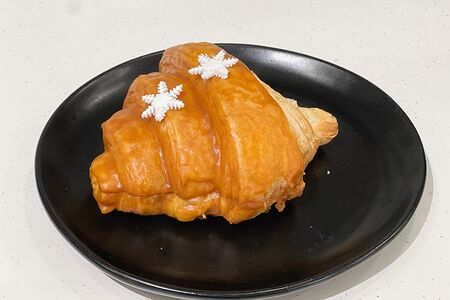 Круассан с соленой карамелью