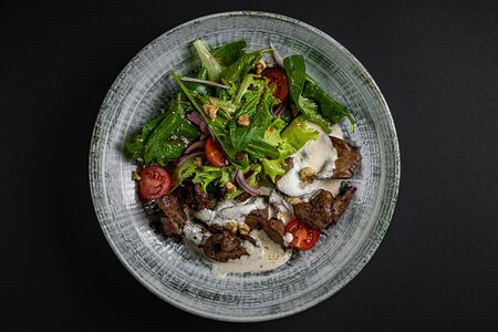 Салат из куриной печени