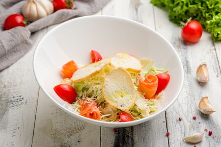 Салат Цезарь с семгой