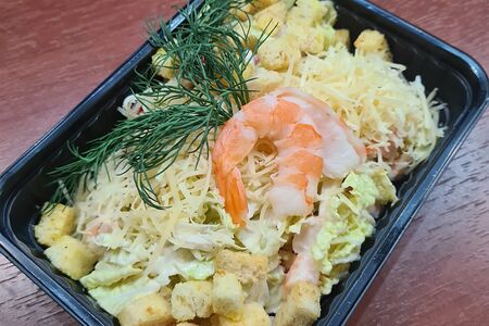 Салат Цезарь с креветками