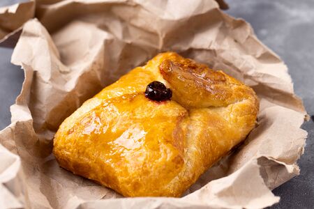 Конвертик вишневый