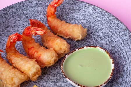 Креветки в темпуре с соусом Сладкий васаби