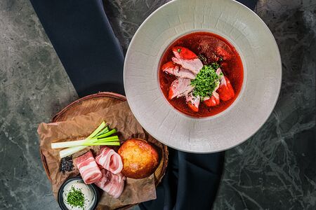 Борщ с уткой и копченой сметаной