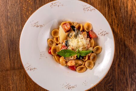 Орекьетте с лангустинами и командорским кальмаром