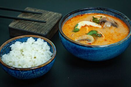 Том ям с морепродуктами