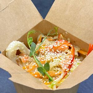 Лосось кальмар в сливочном соусе