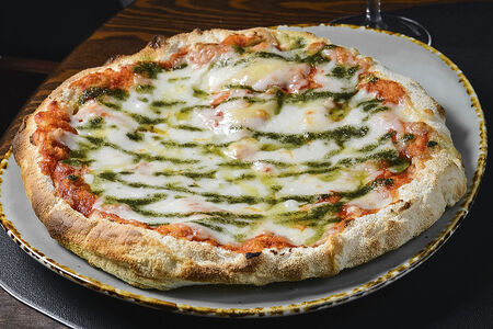 Пицца Маргарита с соусом Песто