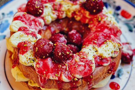 Заварное кольцо с фисташкой и вишней