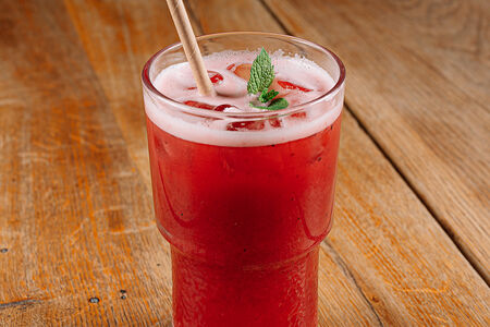 Ягодный лимонад