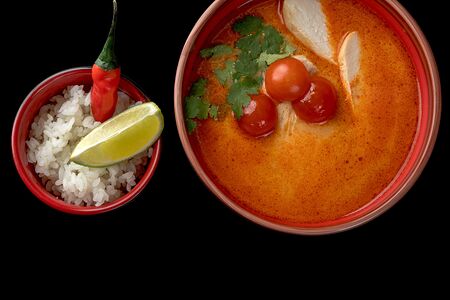 Тайский суп том ям с курицей