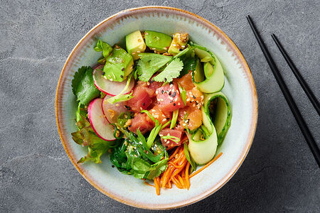 Салат с тунцом и лососем