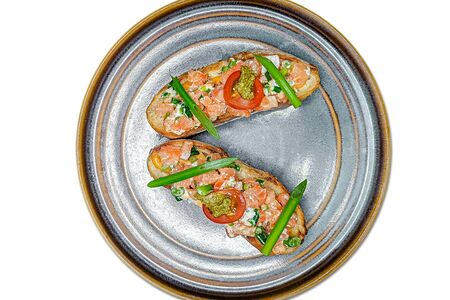 Брускетта с лососем