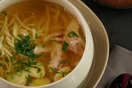 Куриный бульон с яичной лапшой
