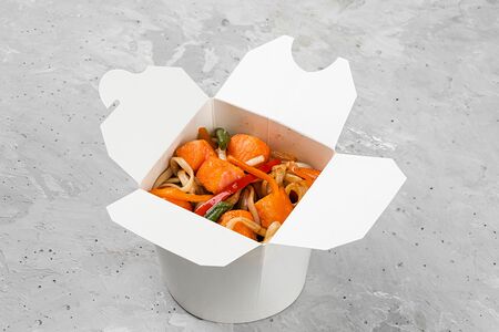 Удон с семгой