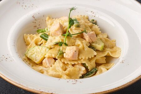 Фарфале с лососем