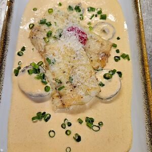 Судак в сливочном соусе с груздями