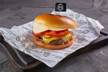 Чизбургер с двумя видами сыра