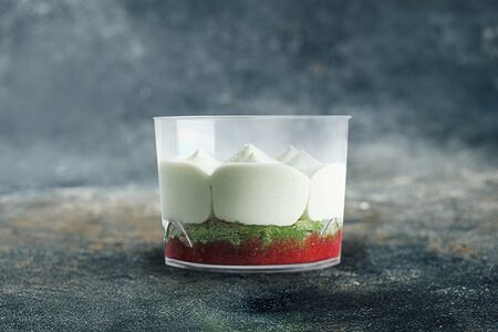 Пирожное Малина-фисташка