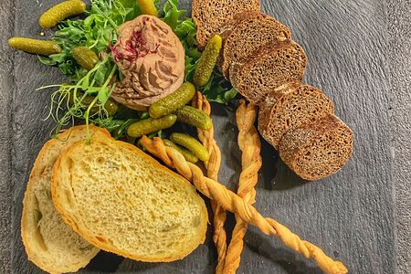 Рийет из печени индейки с брускеттой