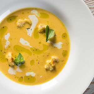 Тыквенно-кокосовый суп с креветкой