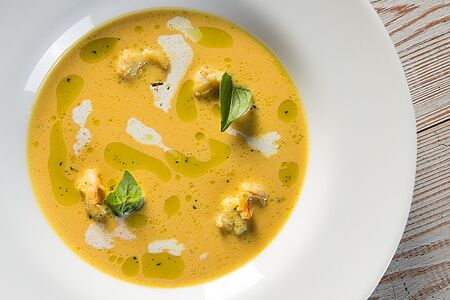 Тыквенно-кокосовый суп с креветкой