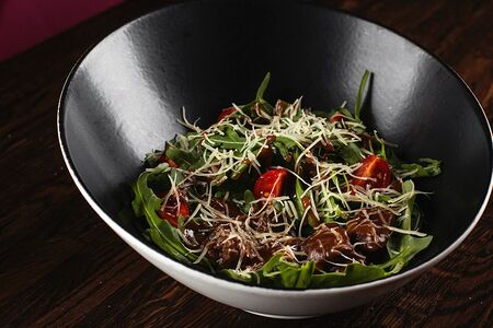 Теплый салат с говяжьей вырезкой