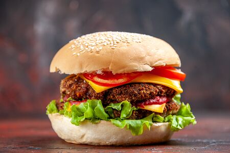 Бургер из свинины на углях