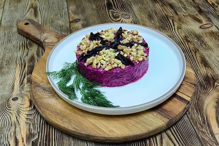 Свёкла с черносливом и грецким орехом
