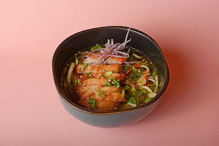 Бульон с цыпленком и лапшой