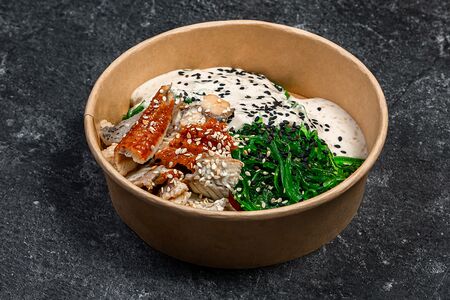 Чука салат с угрём