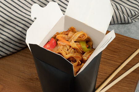 Вок с курицей острый