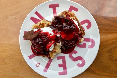 Вафля-сырник Cherry bomb