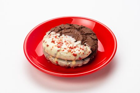 Вупи-пай с сушенной малиной