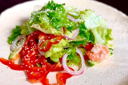 Освежающий салат с креветками