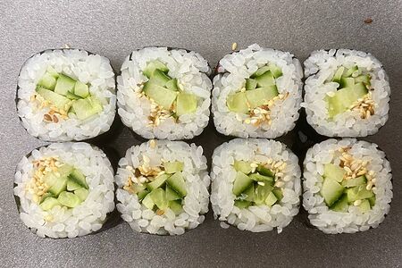 Маки с огурцом