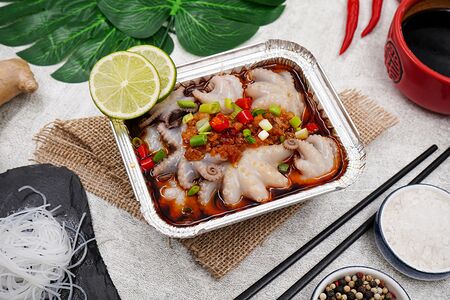 Осьминоги с лапшой/锡纸八爪鱼