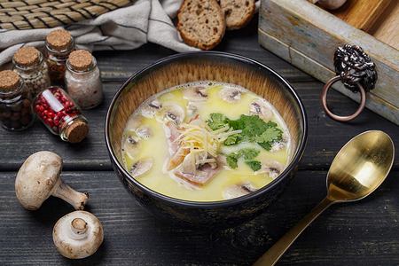 Сырный суп с копченостями