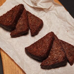 Тёплые гренки из бородинского хлеба