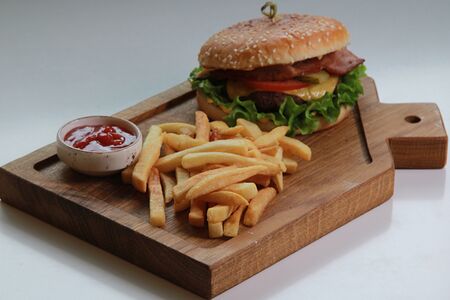 Комбо Бургер, фри и напиток