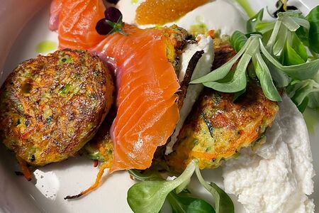 Оладья овощные с лососем слабой соли