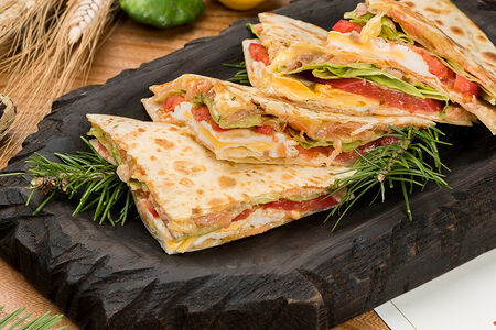 Якутская лепешка со слабосоленой форелью